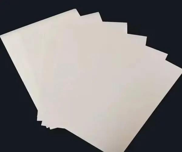 ميزات مختلفة من المجلس المغلفة بي