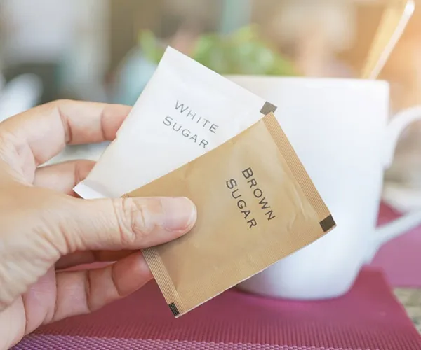 أكواب المشروبات الساخنة والباردة