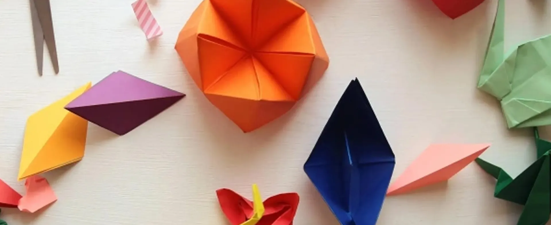 حلول ورقية ذهبية للتميز في المكاتب والقرطاسية