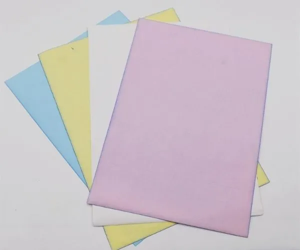 لماذا يعمل ورق النسخ الخالي من الكربون بشكل سيئ في الطقس البارد ؟